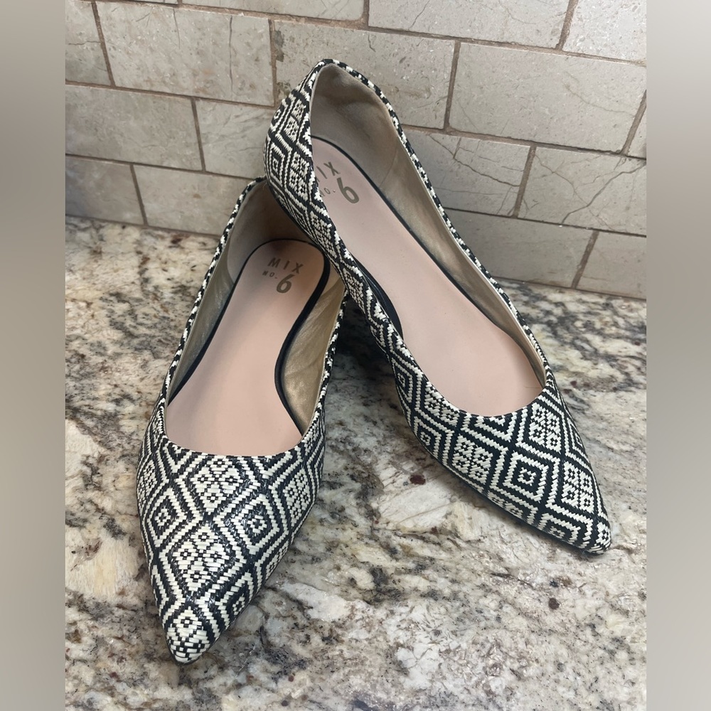 mix No. 6 black and white woven flats with pointed toe size 9.5